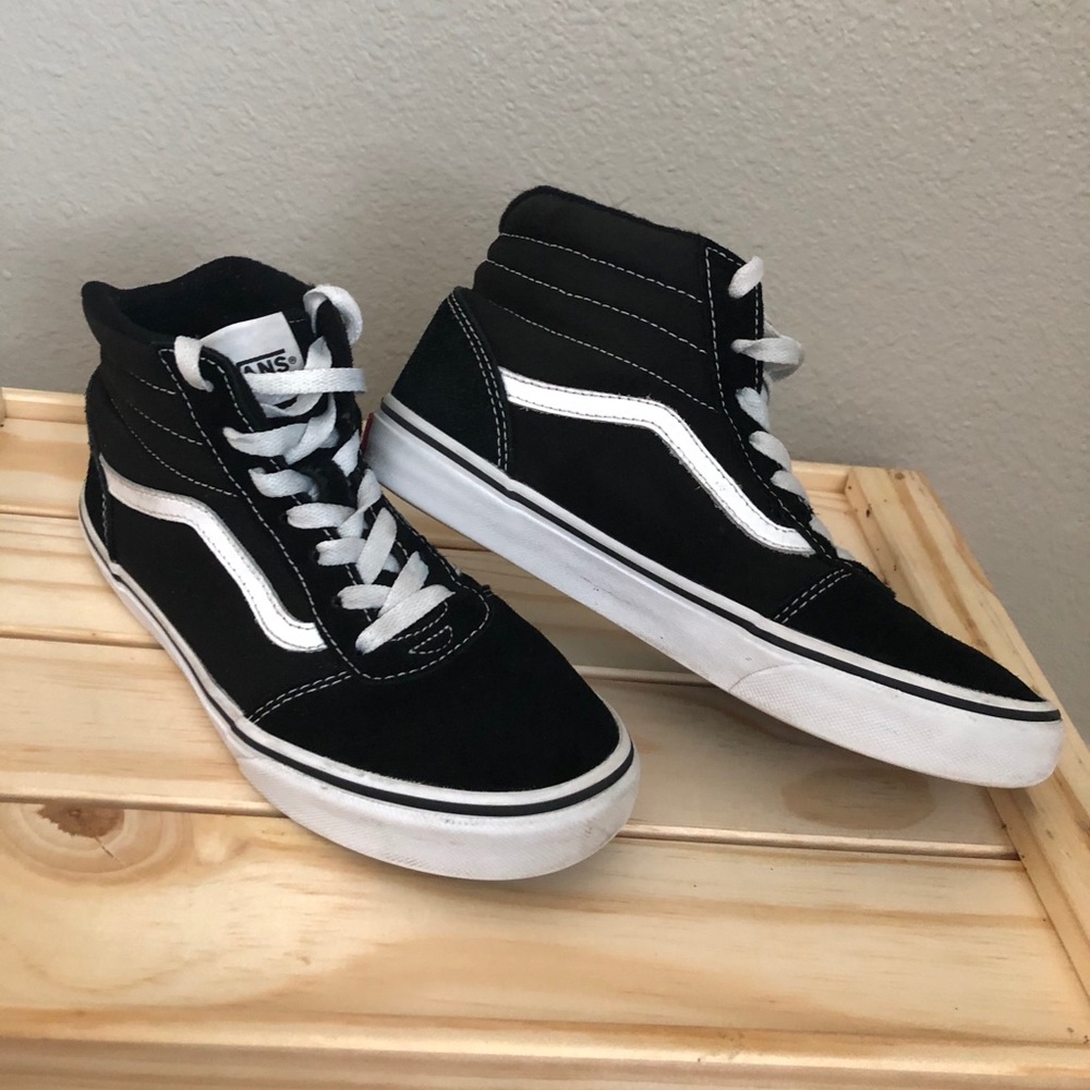 Vans Kids Old Skool high tops! Size 5.